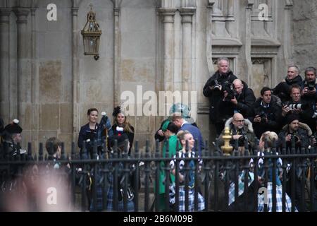 London, Großbritannien - 09/03/2020: Meghan markle und Prinz harry besuchen den Commonwealth Day Service in Westminster Abby, London. Ihr letztes offizielles Engagement, bevor sie sich aus dem königlichen Leben zurücklehnen Stockfoto