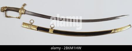 Eresabel traf Schede van Daniel Velsberg voor het hernemen van de kanonneeboot Schrik op 23 maart, veredelt mit Kurve énsnijdende Klinge, Griff mit silbernem Faden umwickelt. Der Hügel in Form eines Löwenkopfes, die vordere Halterung in Form eines Volutes, der mit einem Engelskopf bekrönt ist, der Knauf in Form eines Helms mit Krone und Federn. Hilt komplett vergoldet. Schwarze Lederschlinge mit silbervergoldetem Rand; Beschriftung auf der einen Seite, nach oben, auf der anderen Seite: B. M. Zwei große runde Stützringe, kupferne stumpfe Spitze. Unterzeichnet: N. Jonnard. Inschriften-Ummantelung: Wege Von der Landesregierung durch Stockfoto