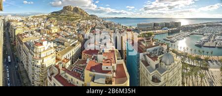 Luftbild einer Stadt, Altstadt, Schloss Santa Barbara, Alicante, Spanien Stockfoto