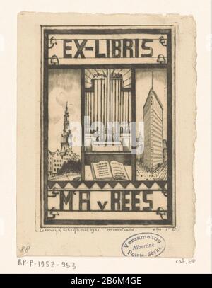 Ex libris van MA van Rees in der Mitte eine Kirchenorgel und ein offenes Buch geschlagen. Links der Turm einer Kirche hinter Häusern mit gestuften Giebeln, rechts Flatiron Building in New York. Hersteller : Druckerhersteller Lodewijk Schelfhout (persönlich signiert) Drucker: NV Roeloffzen & Hübner dating: 1921 Physikalische Merkmale: DRYPOINT zu Kupfermaterial: Papiertechnik: DRYPOINT Abmessungen: Plattenkante: H 122 mm × W 87 mm Betreff: Kirchenorgel Teile von Kirchenaussen und Anbauten: Turmhochhaus wo: Niederlande Flatiron Building Stockfoto
