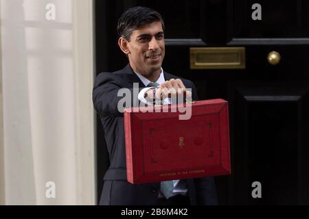 März 2020. London, Großbritannien. Rishi Sunak, Schatzkanzler, verlässt die Downing Street Nr. 11, um sein Budget im Unterhaus zu präsentieren. Foto von Ray Tang/Ray Tang Media Stockfoto