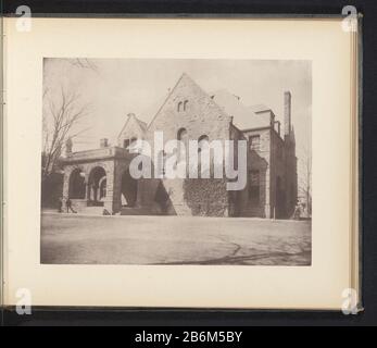Exterieur van Dwight Hall van Yale University te New Haven Exterior von Dwight Hall an der Yale University in New Haven Immobilientyp: Fotomechanische Druckseite Artikelnummer: RP-F 2001-7-1014-56 Hersteller: Fotograf: Anoniemklischeemaker: The Photo-ENGRAA CO.Plaats Herstellung: Fotograf: New Havenclichemaker: New York Datum: 1890 - oder für das Jahr: Für das Jahr: Papiertechnik: Lichtdruckmessungen: Aufgedruckt: H 159 mm × W 210 mm Betreff: Universitätsgebäude, College façade (oder Haus oder Gebäude) Wo: Yale University Stockfoto