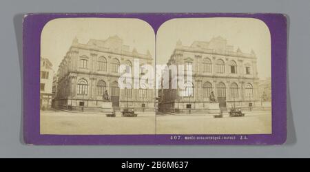Niederländisch: Titel der Identifizierung (s) Äußeres der Museumsbibliothek in Le Havre, E-Bibliothek (Havre) (Titelobjekt) Objekttyp: Stereobilie Artikelnummer: RP-F06394 Aufschriften/Marken: Nummer, Nachzeichnung, gedruckt: "407." Hersteller: Fotograf: Jean Andrieu (Listed Property) Ort Herstellung: Le Havre Datum: 1862 - 1876: Papiertechnik: Karton Albumdrucke Abmessungen: Sekundäres Medium: H 85 mm × W 170 mm Betreff: façade (oder Haus oder Gebäude) öffentliche Bibliothek Stockfoto