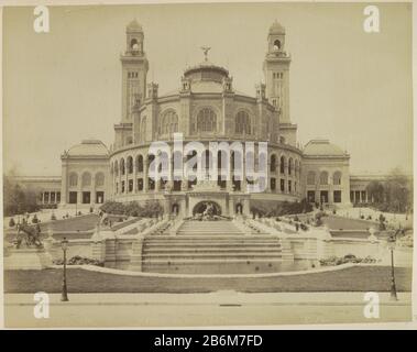Teil von Travel Album mit Bildern von gesehen, dass: Bedingungen in Frankreich, Griechenland und Türkije. Hersteller : Fotograf: X phot.Plaats Herstellung: Paris Datum: CA. 1878 - ca. Technische Merkmale: Albumindruckmaterial: Papierfotopapier Technik: Albumindrucke Abmessungen: H 210 mm × W 267 mm Betreff: Palast in paris Stockfoto