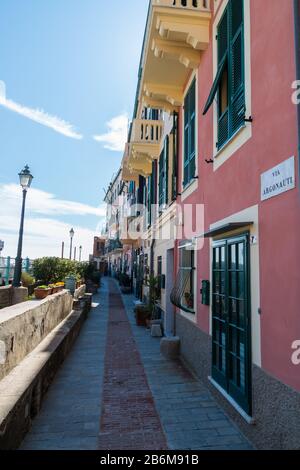 Blick auf die Boccadasse von Genua, Ligurien, Ligurisches Meer, Italien Stockfoto