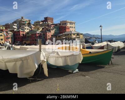 Blick auf die Boccadasse von Genua, Ligurien, Ligurisches Meer, Italien Stockfoto