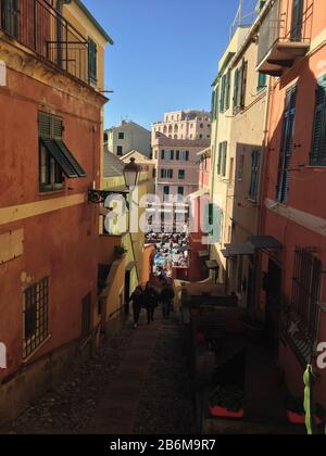 Blick auf die Boccadasse von Genua, Ligurien, Ligurisches Meer, Italien Stockfoto