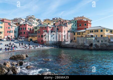 Blick auf die Boccadasse von Genua, Ligurien, Ligurisches Meer, Italien Stockfoto