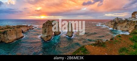 Sonnenuntergang an der Raouche Coast, Beirut, Libanon Stockfoto