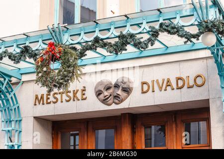 Lokales Theater in der Stadt Cesky Krumlov zur weihnachtszeit Stockfoto