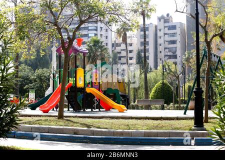 (200311) -- BEIRUT, 11. März 2020 (Xinhua) -- Foto vom 11. März 2020 zeigt einen Park in Beirut, Libanon. Das libanesische Gesundheitsministerium bestätigte am Mittwoch, dass die Zahl der COVID-19-Fälle im Libanon auf 61 Anstieg und ein zweiter Todesfall, der durch das Virus verursacht wurde, registriert wurde. (Foto von Bilal Jawich/Xinhua) Stockfoto