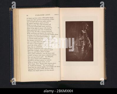 Fotoreproductie van een prent, voorstellende Satan voor Pandemonium Foto Reproduktion eines Bildes, Darstellung Satan Pandemonium Eigenschaft Typ: Fotomechanische Druckwiedergabe Seite Artikelnummer: RP-F 2001-7-456-4 Aufschriften / Marken: Aufschrift, Nachzeichnung, gedruckt: "Out of the Earth a fabrick huge Rose like an exhalation.-Bk.I. l. 710.' Hersteller: Schöpfer: Anonym zu drucken von John Martin Ort Herstellung: Großbritannien dating: CA. - oder für das Jahr 1876 Material: Papiertechnik: Woodburytypie Abmessungen: Druck: H 81 mm × W 118 mmToelichtingPrent Vorderseite 24. Betrifft: Teufel (e) und dem Stockfoto