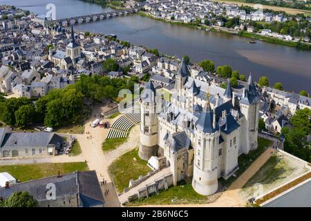 Luftbild von Schloss und loire-tal, Schloss France.Saumur wurde im zehnten Jahrhundert erbaut und im späten zwölften Jahrhundert umgebaut Stockfoto