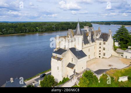 Luftbild des Schlosses von Montsoreau am Zusammenfluss von Loiré und Vienne. Montsoreau (Die Schönsten Dörfer Frankreichs genannt), Main Stockfoto