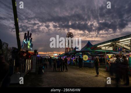 Piratenschiff Und Riesenrad Auf Der Lindsay Central Exhibition Stockfoto