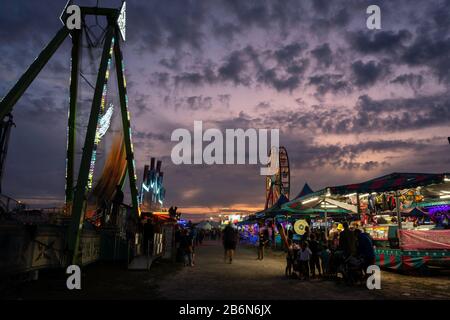 Piratenschiff Und Riesenrad Auf Der Lindsay Central Exhibition Stockfoto