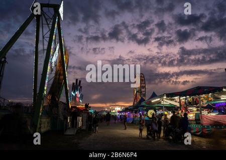 Piratenschiff Und Riesenrad Auf Der Lindsay Central Exhibition Stockfoto