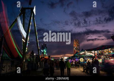 Piratenschiff Und Riesenrad Auf Der Lindsay Central Exhibition Stockfoto