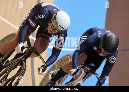 De la France und Madalyn Godby von USA Frauen Keirin - Viertelfinale 2 Heat während der von Tissot am März, 01 2020 auf dem Velodrom in Berlin, Deutschland, Vorgestellten Rennradweltmeisterschaften 2020 - Foto Laurent Lairys/DPPI Stockfoto