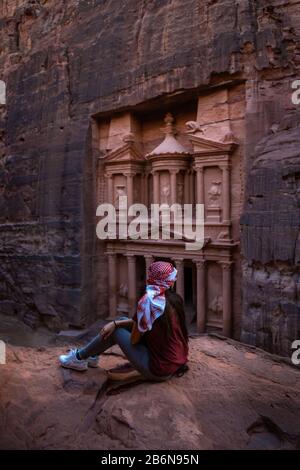 Gebäude Petra Tresury von der Klippe Stockfoto