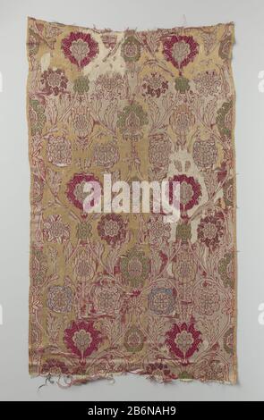 Fragment veelkleurig zijdeweefsel Fragment met zich herhalend patroon van 4 bloemen in door stengels met bladwerk gevormde ruiten. Veelkleurig. Hersteller : Wever: AnoniemPlaats Herstellung: Türkije (mogelijk) dating: 1500 - 1599 Material: Zijde Techniek: Brochreen / Satijnbinding / Komplexweefsel Abmessungen: Geheel: H 89 cm. × b 51 cm. (Inkl. 2 zelfkanten)Verhältnis: H 35 cm. × b 25 cm. Zelfkant: B 0,7 cm. Stockfoto