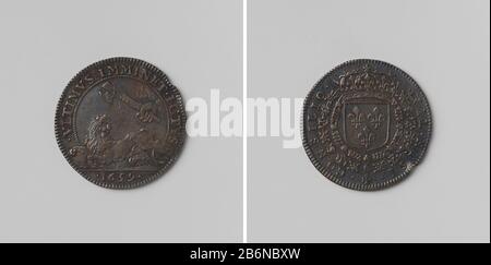 Frankrijk staat op het punt Spanje de beslissende slag toe te dienen, rekenpenning geslagen op last van de Conseil d'Etat Zilveren penning. Voorzijde: ARM uit wolken dreigt een vermoeid ter aarde liggende leeuw met roedebundel met bijl binnen omschrift: Afsrede; jaartal. Keerzijde: Gekroond wapenschild, omhangen met de orden van St. Michel en van de Heilige Geest Binnens omschrift Hersteller: AnoniemPlaats Herstellung: Parijs dating: 1659 Material: Zilver Techniek: Slaan Abmessungen: D 2,7 cm. × g 5,41 gr Datum: 1659 - 1659 Stockfoto