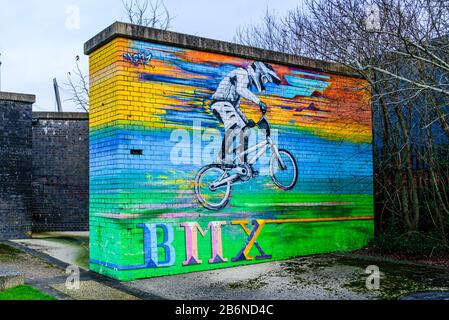 BMX-Wandkunst im National Cycling Center, Sportcity, Manchester Stockfoto