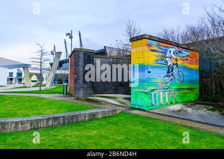 BMX-Wandkunst im National Cycling Center, Sportcity, Manchester Stockfoto