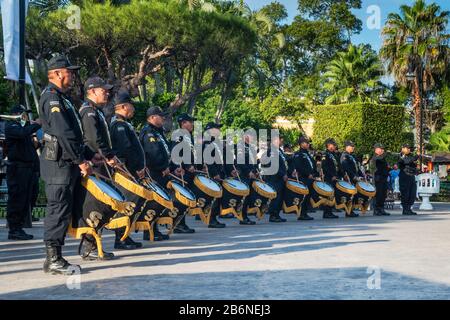 Militärband, die Nationalhymne auf der Plaza Grande in Merida, Bundesstaat Yucatan, Mexiko spielt Stockfoto