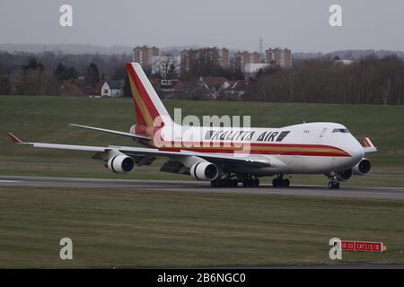 Ein Flugzeug, das Passagiere aus dem Coronavirus transportierte, landet Grand Princess am Flughafen Birmingham, nachdem sie aus den USA zurückgeführt wurden. Stockfoto