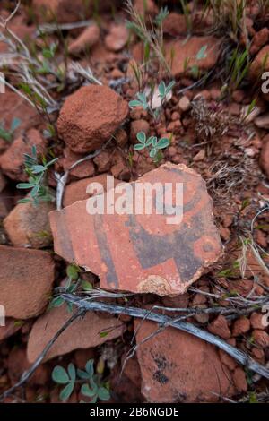 Artefakte, die von den alten Amerikanern in der Nähe von Sedona Arizona zurückgelassen wurden Stockfoto