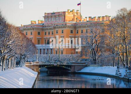Ingenieurburg (Michailovsky) an einem Dezembermorgen. Sankt Petersburg, Russland Stockfoto