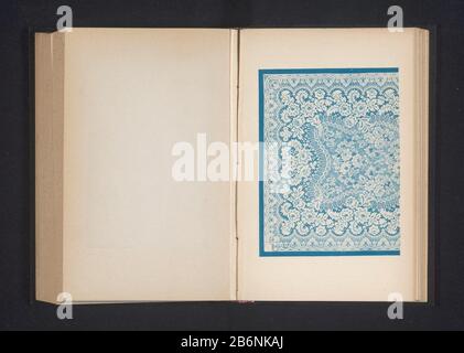 Gedecoreerd Dekoriertes Objekt Typ Kleidungsstück: Fotomechanische Seite drucken Objektnummer: RP-F-2001-7-1396A-3 Hersteller: Hersteller: K.K. Lehr- VERLAGSANSTALT und für Photographie (Listed Property) Datum: CA. 1885 - oder für 1890 Material: Papiertechnik: Fotolithografiemaße: Druck: H 128 mm × W 91 mmToelichtingPrent auf sieben unnummerierten Seiten nach Seite 400. Betrifft: Teppich und Teppich Stockfoto