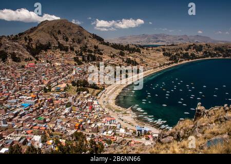 Panoramablick auf den Titicacasee Copacabana, Bolivien Stockfoto