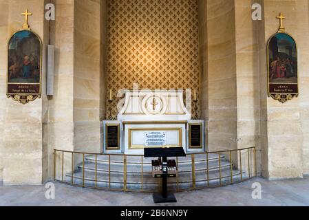 Denkmal der Soldaten der französischen Armee im zweiten Weltkrieg in der Kathedrale Dome des Invalides, Paris, Frankreich Stockfoto