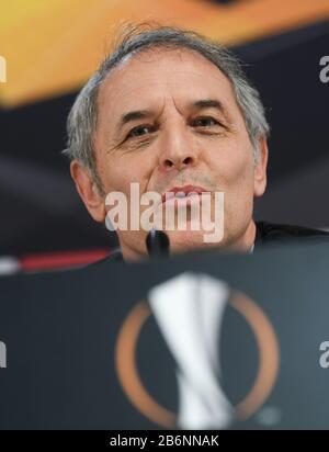 Frankfurt, Deutschland. März 2020. Europa League, Vor der ersten Runde der letzten sechzehn Eintracht Frankfurt - FC Basel in der Commerzbank-Arena. Basels Cheftrainer Marcel Koller nimmt an der Pressekonferenz mit. Credit: Dpa Picture Alliance / Alamy Live News Stockfoto