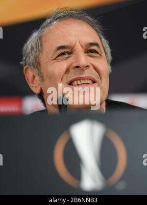 Frankfurt, Deutschland. März 2020. Europa League, Vor der ersten Runde der letzten sechzehn Eintracht Frankfurt - FC Basel in der Commerzbank-Arena. Basels Cheftrainer Marcel Koller nimmt an der Pressekonferenz mit. Credit: Dpa Picture Alliance / Alamy Live News Stockfoto