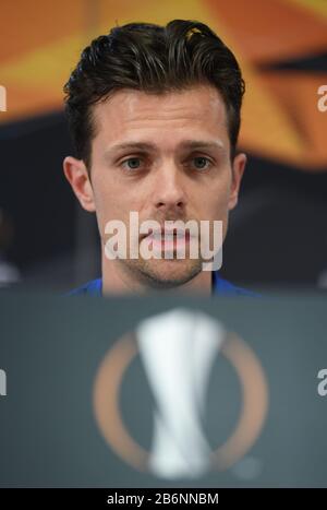 Frankfurt, Deutschland. März 2020. Europa League, Vor der ersten Runde der letzten sechzehn Eintracht Frankfurt - FC Basel in der Commerzbank-Arena. Basels Kapitän Valentin Stocker nimmt an der Pressekonferenz mit. Credit: Dpa Picture Alliance / Alamy Live News Stockfoto