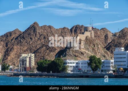 Festung Mutrah Fort an der Küste von Muscat im Oman Stockfoto