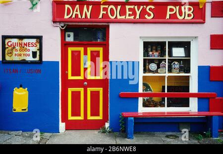 Pub in Irland, Dan Foleys Pub, Aussenansicht, Irland Stockfoto