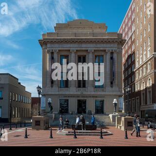 Das alte Greenville County Courthouse und die neue M Judson Booksellers and Chocolate Moose Factory Stockfoto