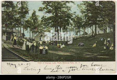 Gezicht im Cayuga Lake Park traf sich mit Ferrotypietent, Seneca Falls, New York, Verenigde Staten Face im Cayuga Lake Park mit Ferrotypietent, Seneca Falls, New York, United States Property Type: Fotos Artikelnummer: RP-F 2010-91 Aufschriften/Marken: Anmerkung, Rekto, gedruckt: "Blick auf Cayuga Lake Park, Seneca Falls, N. Y'annotatie, recto, handschriftlich in Stift: 'May 20-07/lea hier heute Mittag zu Hause. / Hatte eine gute Zeit. Clarence 'Inscription verso, gedruckt: '[?] Nur für die Adresse. // Nr. A 11488 Herausgegeben von Der Rochester News Company, Rochester, N. Y. / Leipzig-Berlin-Dresden // LEIZ Stockfoto
