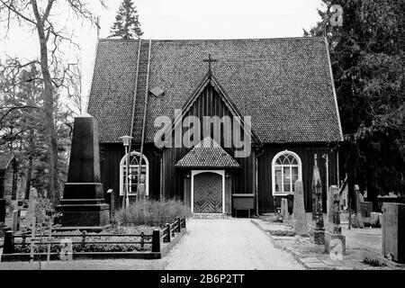 Sammatti-Kirche in Schwarz-Weiß, alter Fotostil. Die 1754-555 erbaute rote Holzkirche ist eine der ältesten Holzkirchen der ganzjährigen Nutzung Stockfoto