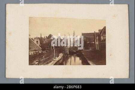 Gezicht op Haarlem traf de Grote Kerk von de Sint-Bavokerk View of Haarlem mit der Grote Kerk oder St. Bavo Kirche Objektart: Fotos Artikelnummer: RP-F19145 Hersteller: Fotograf: Anonymer Ort Herstellung: Haarlem dating: CA. 1850 - ca. 1900 Material: Papierkartontechnik: Albumindruckgröße: Pappe: H 64 mm × W 105 mm Betreff: Stadtansicht allgemein; 'Veduta'Kanäle, Wasser (in der Stadt) Kirche (außen) Wo: St. Bavo Kirche Stockfoto