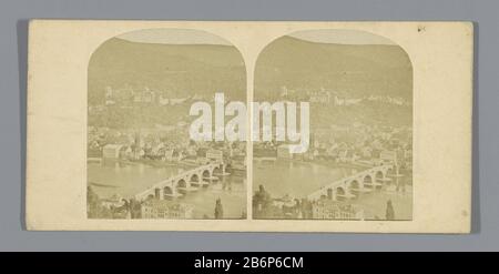 Bild op Heidelberg Bild von Heidelberg Objektart: Stereobild Artikelnummer: RP-F05998 Aufschriften / Marken: Aufschrift verso, handschriftlich: "Panorama d'Heidelberg" Hersteller: Fotograf: Anonymer Ort Herstellung: Baden-Württemberg dating: CA. 185-ca. . Material: Fotopapier, Papptechnik: Albumindruck Abmessungen: Sekundärträger: H 85 mm × W 170 mm Motiv: Stadtansicht allgemein; 'Veduta'Landschaft mit Brücke, Viadukt oder Aquädukt Stockfoto