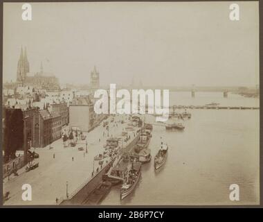 Gezicht op Keulen met de Dom, gebouwen, kades en bruggen over de Rijn Blick auf den Kölner Dom, Gebäude, Kais und Brücken über den Rhein Objektart: Fotos Artikelnummer: RP-F-F01097-H Aufschriften / Marken: Blindstempel rechts: (JH schön Scheidt Hoffoto Köln) Beschreibung: Teil Reis Album mit Bildern aus Deutschland, der Schweiz, dem Suez-Kanal und Dutch-Indië. Hersteller : Fotograf: Johann Heinrich schön Scheidt (Listed Property) Ort Herstellung: Köln dating: CA. 1880 - ca. 1900 Physikalische Merkmale: Albumindruckmaterial: Papierfotopapiertechnik: Albumindrucksiz Stockfoto