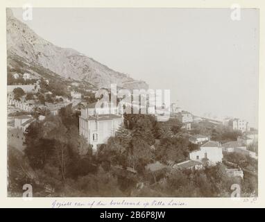 Gezicht op Menton, op de voorgrond Villa Louise Gezicht vanaf den Boulevard op Villa Louise (titel op object) Lookout over over part of the Village bergic Coast of Menton. Hersteller : Fotograf: Henry Peacock Wer: Ldrecht (möglich) Herstellung: Frankreich Datum: CA. Von ca. Technische Merkmale: Albumindrucke auf Fotopapier auf Karton Albuminmaterial: Papierkartontechnik: Albumdruck Abmessungen: Foto: H 164 mm b × 222 mmblad: H 322 mm × W 498 mmOnderwerp Stockfoto