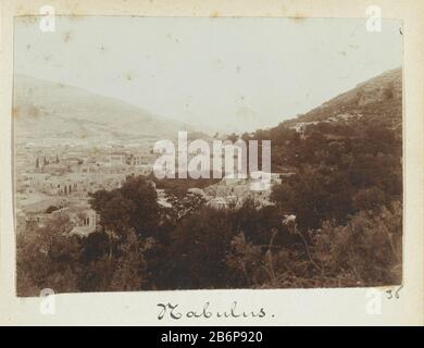 Ansicht von Nablus (Nabulus), Westjordanland, IsraëlNabulus Objekttyp: Abbildung Artikelnummer: RP-F 1999-139-2-36 Hersteller: Fotograf: L. Heldringstraat Ort Herstellung: Israel Datum: 1898 Physische Merkmale: Sommergelatine silbernes Druckmaterial: Papiertechnik: Tageslichtgelatine Silberpresse Abmessungen: 75 mm × h b 108 mm Stockfoto