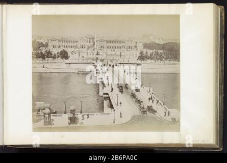 Gezicht op Place de la Concorde en de Pont de la Concorde in Parijs Paris Place de la Concorde (titel op object) Teil des Travel Albums mit Aufnahmen von Where Shots: Bedingungen in Indien, Deutschland, der Schweiz und Frankreich. Hersteller : Fotograf: Anonyme Standortvorbereitung: Place de la Concorde dating: CA. 1865 - ca. 1875 Physikalische Merkmale: Albumindruckmaterial: Papiertechnik: Albumindrucke Abmessungen: Foto: H 217 mm × W 274 mm Betreff: Platz, Ort, Zirkus usw. (+ Stadt (-scape) mit Figuren, Mitarbeiter) Brücke im Dorf über Fluss, Kanal usw. Stockfoto