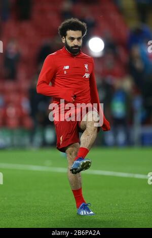 Liverpool, Großbritannien. März 2020. Mohamed Salah aus Liverpool während der Aufwärmphase. UEFA Champions League, Runde 16, Spiel der 2. Etappe, Liverpool gegen Atletico Madrid im Anfield Stadium in Liverpool am Mittwoch, 11. März 2020. Dieses Bild darf nur für redaktionelle Zwecke verwendet werden. Nur redaktionelle Nutzung, Lizenz für kommerzielle Nutzung erforderlich. Keine Verwendung bei Wetten, Spielen oder einer einzelnen Club-/Liga-/Spielerpublikationen. PIC von Chris Stading/Andrew Orchard Sportfotografie/Alamy Live News Credit: Andrew Orchard Sportfotografie/Alamy Live News Stockfoto